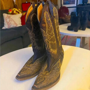 CORRAL Teens Embroidered angel wings Snip Toe Cowboy BootsSize 4T or Women’s 6